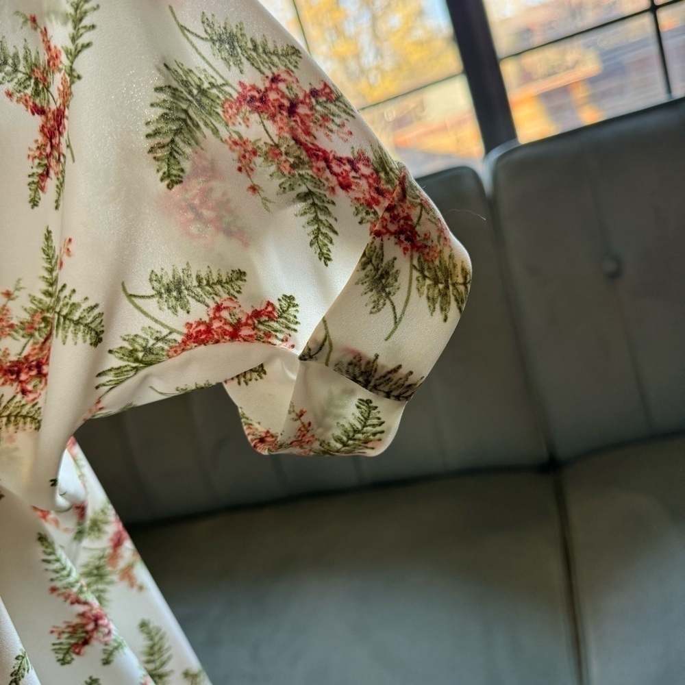 EUC Signature Off White Floral Caftan - Never Worn - Picture 4 of 4